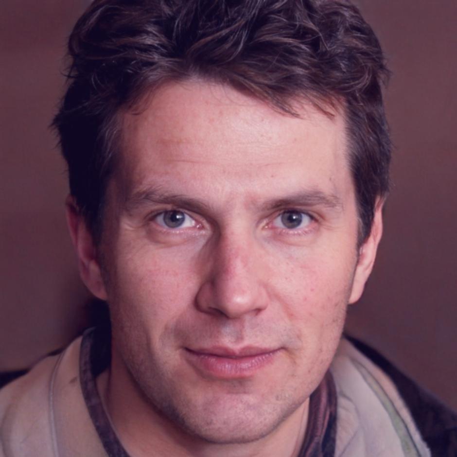 Trener rozwoju osobistego prowadzący warsztaty liderskie